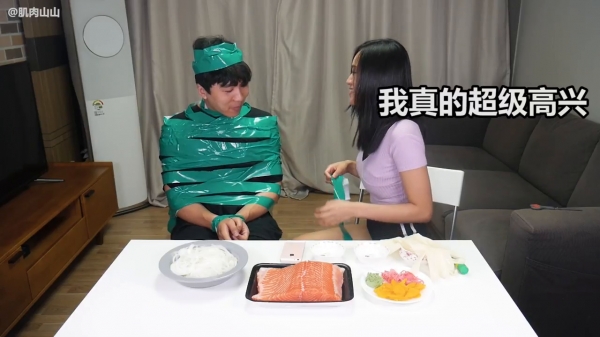 姊姊的復仇又來啦!假藉遊戲的名義把弟弟綁起來，接下來他的下場是如何，讓我們看下去吧~~~