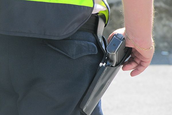 開庭還來不及坐下「法官10秒判無罪」！5年煎熬殺嫌犯警張景義當場愣了馬上露微笑：總算可以過個好年了！