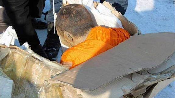 蒙古「200歲」和尚肉身出土，肉身完好，專家：他還活著！ 