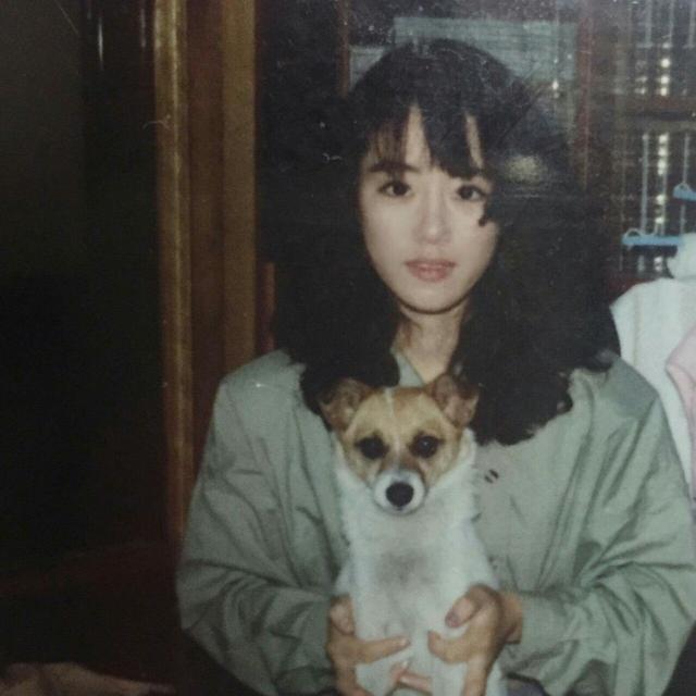 瘋傳母女20年前合影照片，370萬人圍觀點評，爆正妹鐵律 