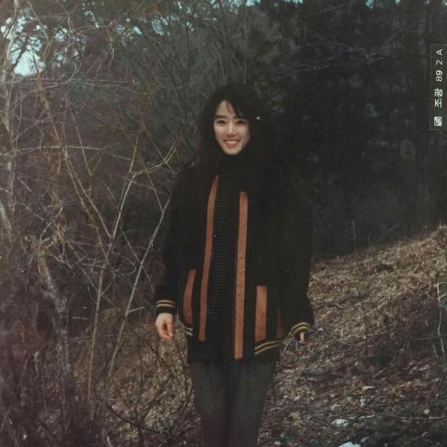 瘋傳母女20年前合影照片，370萬人圍觀點評，爆正妹鐵律 