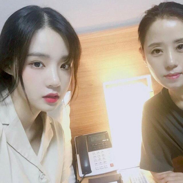 瘋傳母女20年前合影照片，370萬人圍觀點評，爆正妹鐵律 