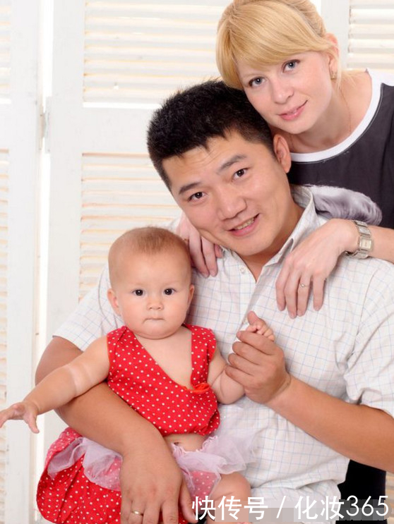 中國小伙和俄羅斯姑娘結婚生子後曬照片，網友卻直呼孩子太神奇！