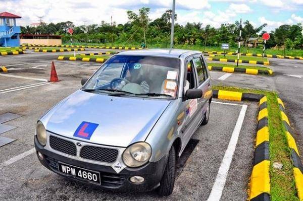 考車考了9次好不容易pass了！結果不到兩小時Lesen卻被吊銷了？!