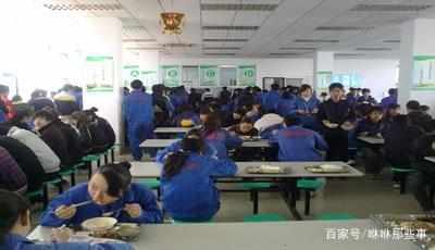 農村女孩每天都幫殘疾軍人打飯，4年後辭職時，看到來人後愣住了