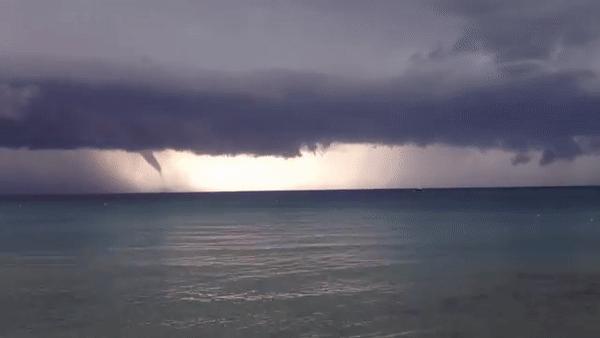 海下湖泊太夢幻　6個海洋奇景 