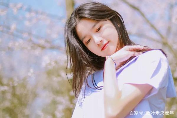 母親去世16年，父親每月進城一次，兒子偷偷跟去，才知父親在騙他