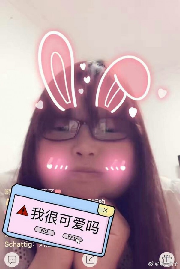 這位吃薯條胖妞居然是31萬票「校花冠軍」！她短短「4個字的自我介紹」直接打趴辣妹！