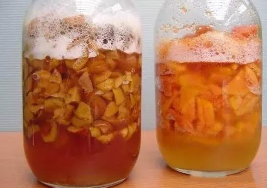 花盆土壤變「硬塊」，別鏟了！澆點「酸水兒」，7天變疏鬆