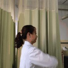 1個動作，每天滾動30次，氣血傳遍全身，放鬆全身肌肉，頸椎不酸、腰椎不痛了！