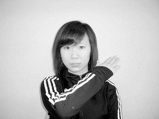 每天拍打這個部位，疏通全身經絡，3天後開始【排黑便】，30天後身體更好了！