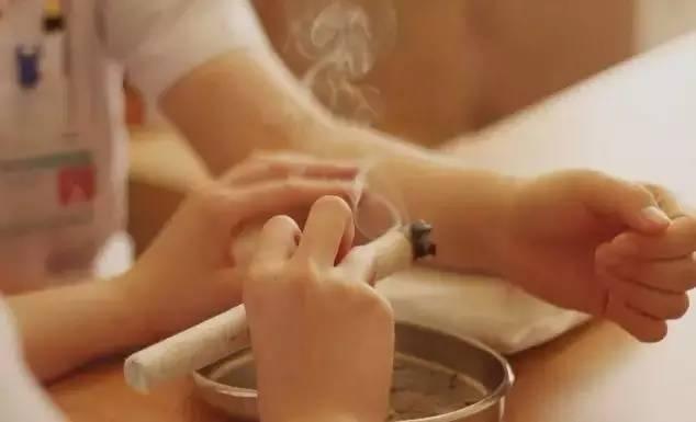 手上有一個「美人穴」