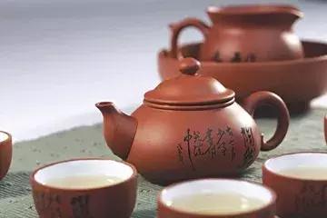 水杯選不對，喝水都危險！六種材質的水杯，哪個更好