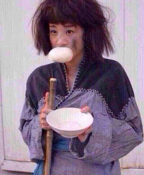 母親收留女乞丐，給她吃的認她做兒媳，兩年後乞丐消失，卻救了全村人的命