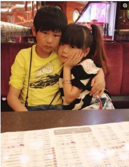 這對「小學生情侶」走進來說要登記結婚,戶政人員看傻趕走他們「但再仔細一看」立刻笑著批準!