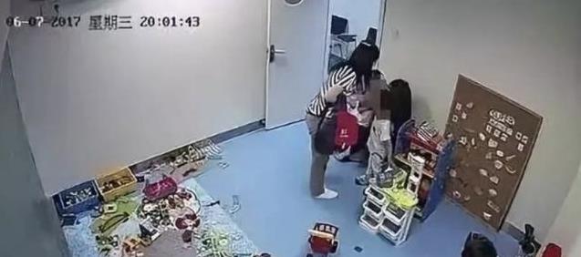 3歲兒子被小朋友欺負，媽媽做法被狂贊，遠離欺淩這3個方法最管用