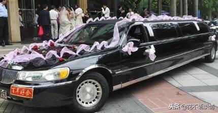小舅子結婚，買了20萬的車，聽到兒子說一話，男子愣在原地