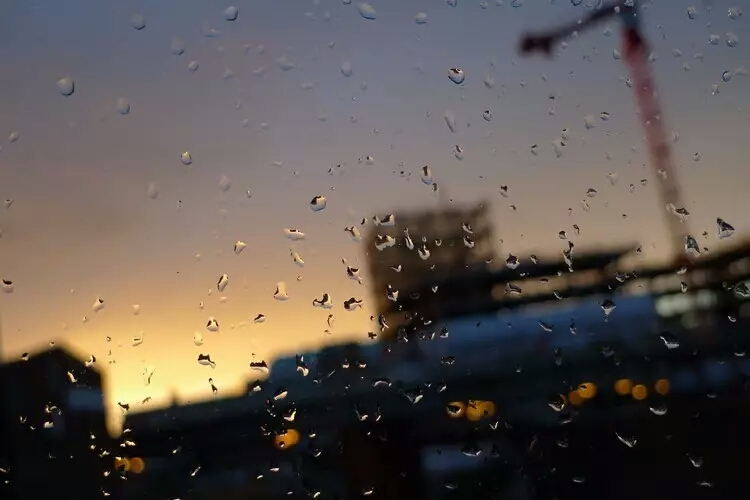 下雨天了，我好想你.....