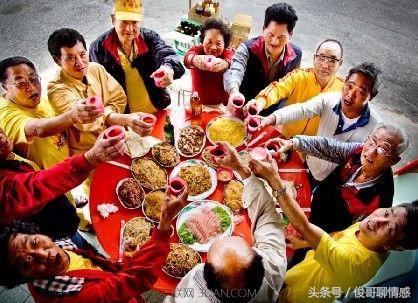 周末回家吃飯，媽媽「說完話」我默默的放下筷子，起身離開了