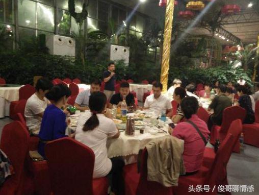 周末回家吃飯，媽媽「說完話」我默默的放下筷子，起身離開了