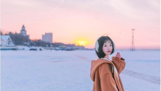 父親再婚，女兒離家十年未歸，結婚前回家拿戶口本，推開門愣住了