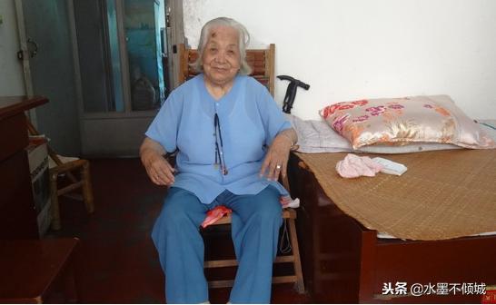 婆婆：我只養兒子不看孫子，5年後，媳婦：養老院大門開著呢