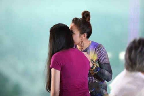姐姐代替妹妹嫁給農夫，五年後妹妹找上門，挽起袖口姐姐尖叫逃跑