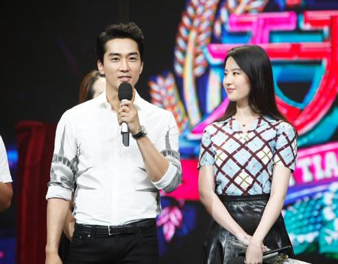 隱瞞15年，劉亦菲曝出愛的人是他！網友：人家已經娶妻生子了！