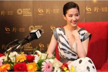 隱瞞15年，劉亦菲曝出愛的人是他！網友：人家已經娶妻生子了！