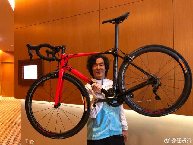 任賢齊暴瘦34斤亮相活動現場，網友唏噓：白肥一場 