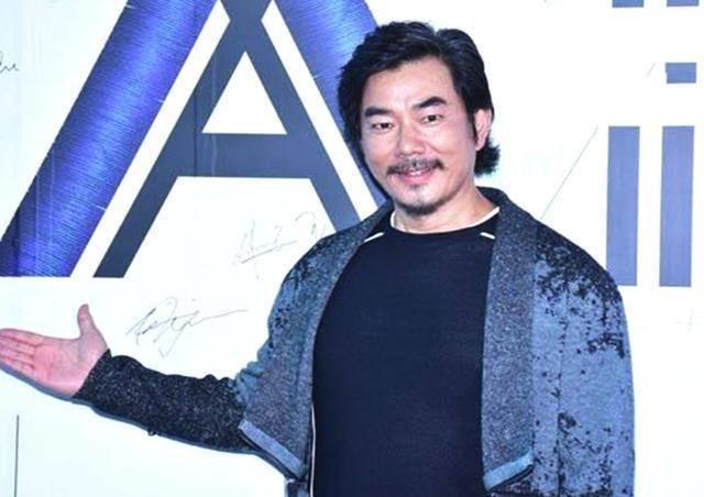 任賢齊暴瘦34斤亮相活動現場，網友唏噓：白肥一場 