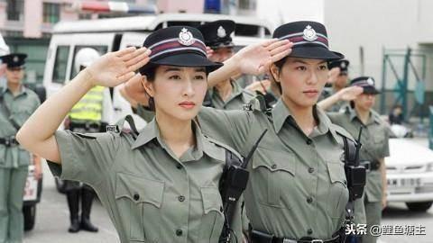 她是第一個視後，54歲仍被影帝老公寵成公主 