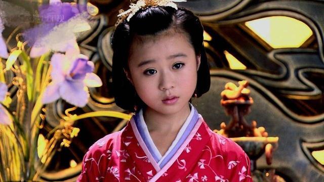6歲出道因和林心如搭檔飾演皇后走紅，如今21歲的她長成這樣 