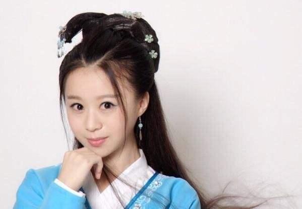 6歲出道因和林心如搭檔飾演皇后走紅，如今21歲的她長成這樣 