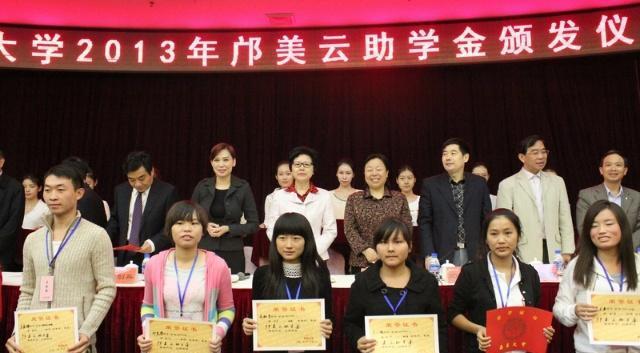 從身無分文到5億女富豪，給內地捐了54所學校，如今卻靠輪椅代步！
