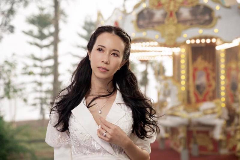 緣來還是你！莫文蔚情路兜圈，「情歸德籍初戀」慶30週年，把前妻生的3個孩子「視如己出」！