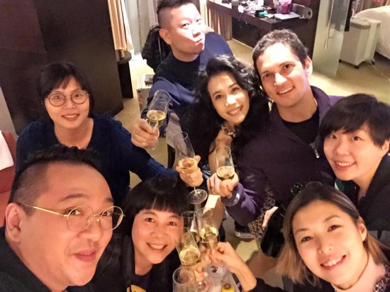 緣來還是你！莫文蔚情路兜圈，「情歸德籍初戀」慶30週年，把前妻生的3個孩子「視如己出」！