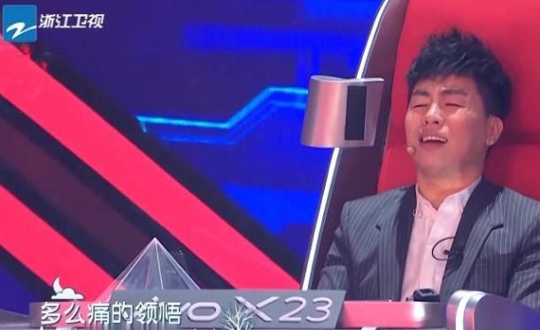 林俊傑翻唱《領悟》，有誰注意到張靚穎的眼神？細節見愛情！