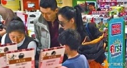 【張柏芝第三胎生父疑曝光！　】網傳他比張柏芝大12歲！還是「謝霆鋒的叔叔」！