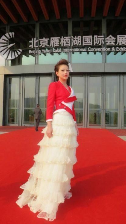 當51歲周海媚撞衫42歲舒淇，女神和婦女的差距果然很大！