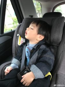 『其實她懷孕了！』友人爆料ELLA懷二胎，賴解孵『這句話』不小心露餡了！網友：勁寶要當哥啦！