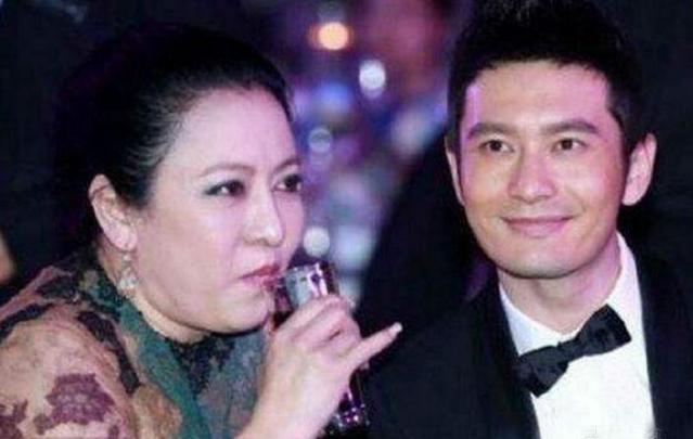 陳嵐凌晨2個小時「連續」發8條動態，乾兒子蕭敬騰視頻為向華強慶生！ 
