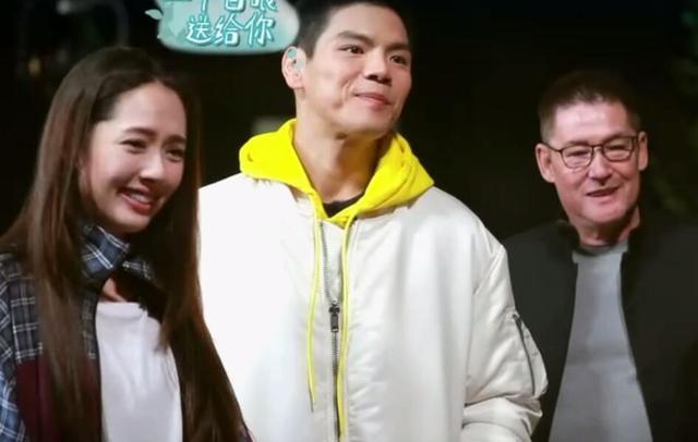 陳嵐凌晨2個小時「連續」發8條動態，乾兒子蕭敬騰視頻為向華強慶生！ 