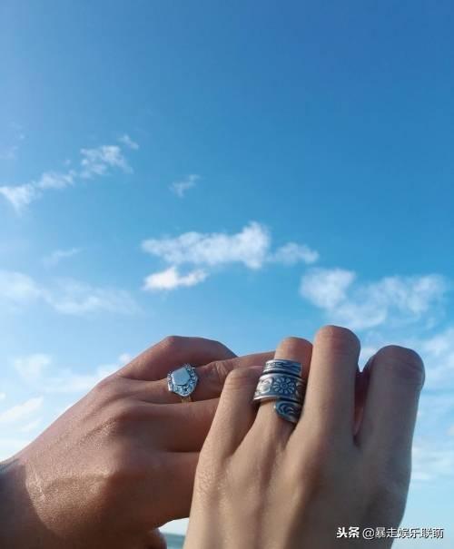 兩次求婚才成功！蕭正楠TVB頒獎禮上公布與黃翠如結婚喜訊 