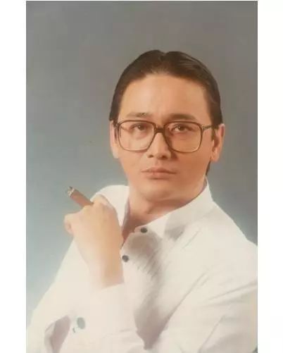 張智霖是她表弟，四大影帝是她好友，火鍋店開業驚動大半個娛樂圈！