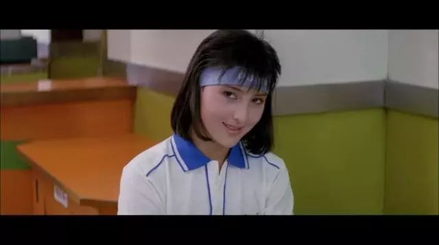 張智霖是她表弟，四大影帝是她好友，火鍋店開業驚動大半個娛樂圈！