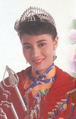 看了30年前的李嘉欣，再看今48歲的她，網友：被歲月遺忘的美人!