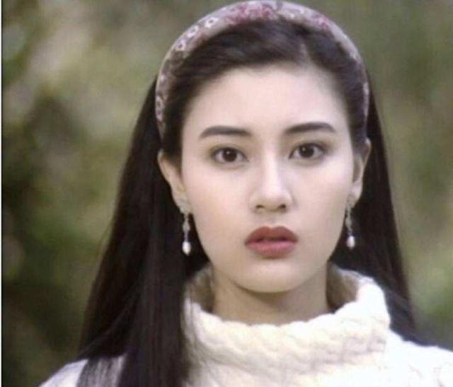 看了30年前的李嘉欣，再看今48歲的她，網友：被歲月遺忘的美人!