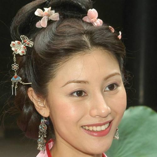 看了30年前的李嘉欣，再看今48歲的她，網友：被歲月遺忘的美人!