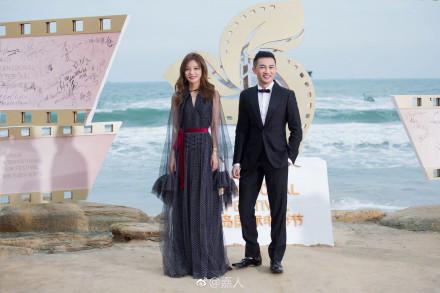 趙薇蘇有朋合體亮相，網友：瘦下來的趙薇看起來像24歲 